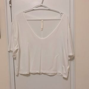 The Group by Babaton White Cropped V-Neck Tee (US M)